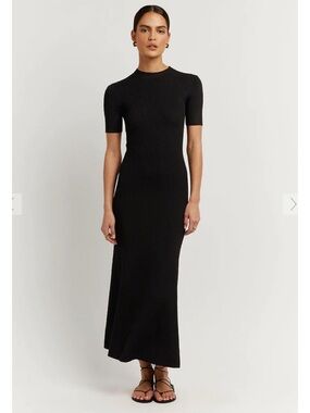 DISSH Donna Black Sleeved Midi Dress